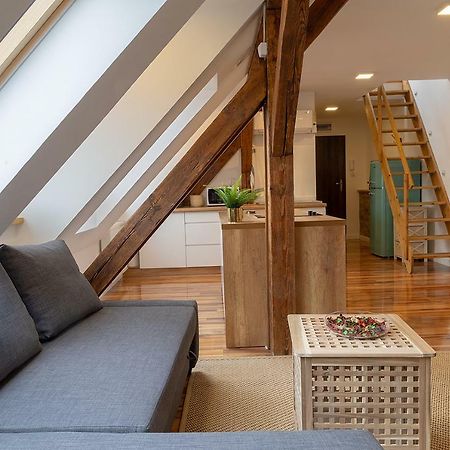 Lazy Days Attic City Center Apartment คาโตวีตเซ ภายนอก รูปภาพ