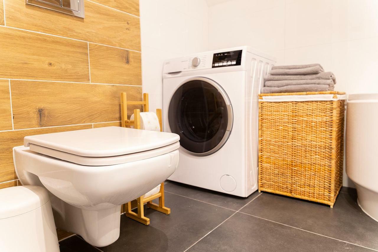 Lazy Days Attic City Center Apartment คาโตวีตเซ ภายนอก รูปภาพ